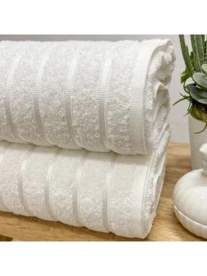 Toalha de Banho Felpuda Comfort Branco 70x140cm Alta Absorção Toque Macio Conforto para Uso Diário